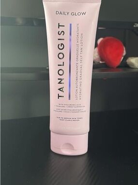 Tanologist Daily Glow Hydrating Gradual Self-Tan Lotion — Pink